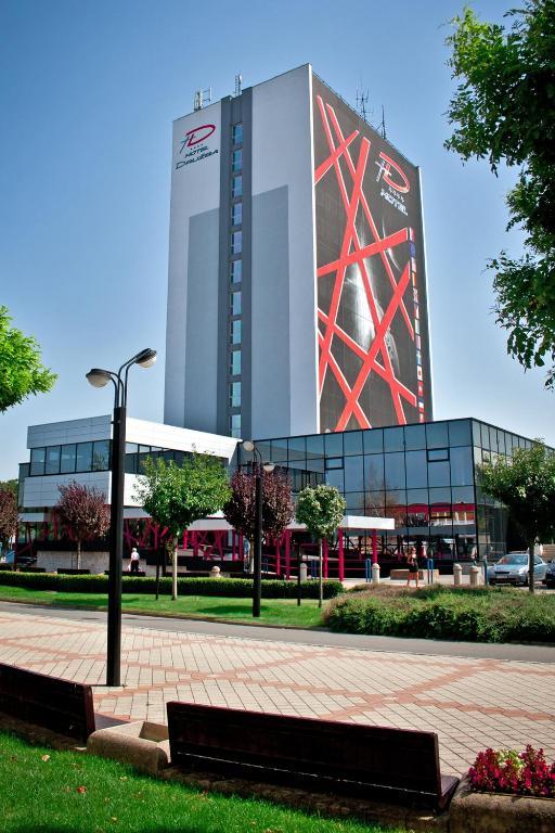 Hotel Druzba Michalovce Exterior photo