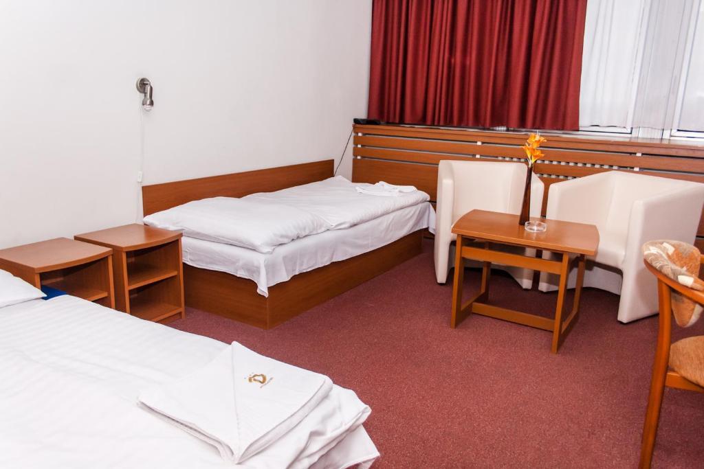 Hotel Druzba Michalovce Room photo